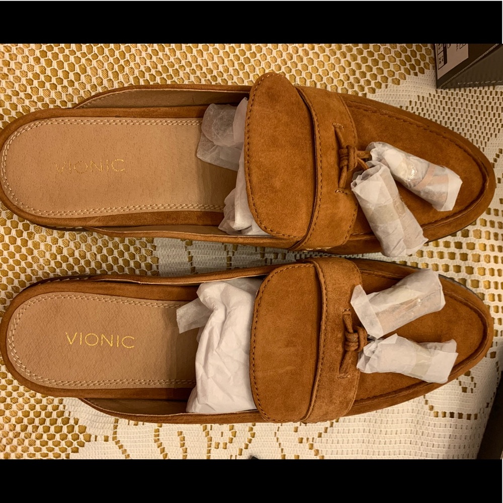Vionic Suede slip on Mules with tassels - BRAND NEW in orig box! Women’s sz 11M